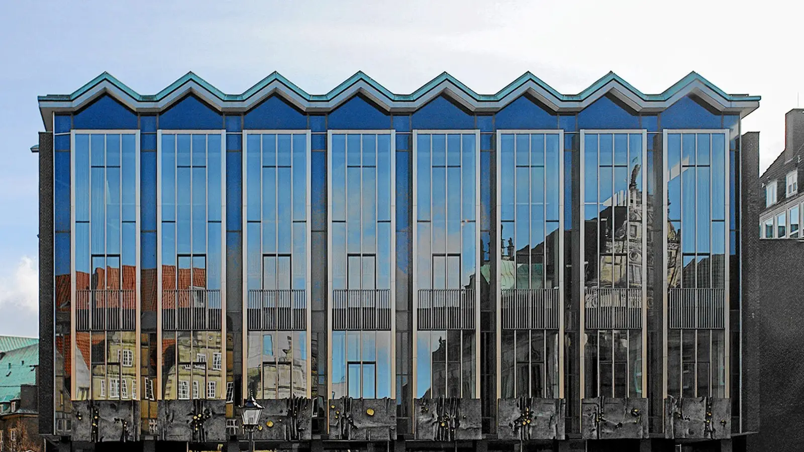 Haus der Bürgerschaft am Bremer Marktplatz. Erbaut 1965/66 nach Plänen des Architekten Wassili Luckhardt Das abgebildete Objekt ist ein g...